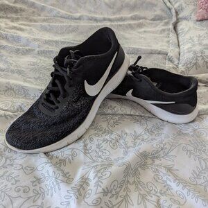 Size 9.5 Nike tennis shoes